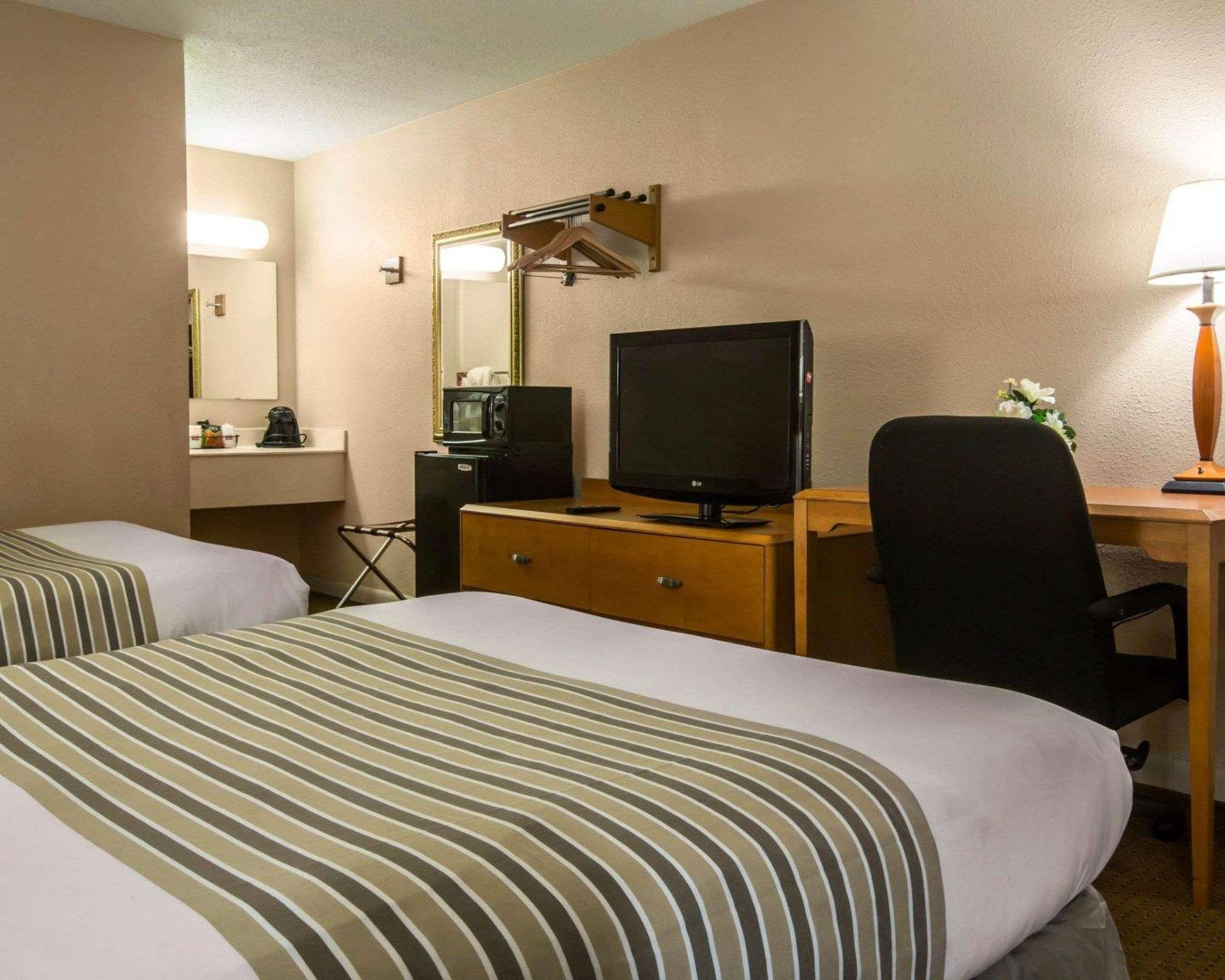 Econo Lodge Inn & Suites At Fort Moore Columbus Exteriér fotografie