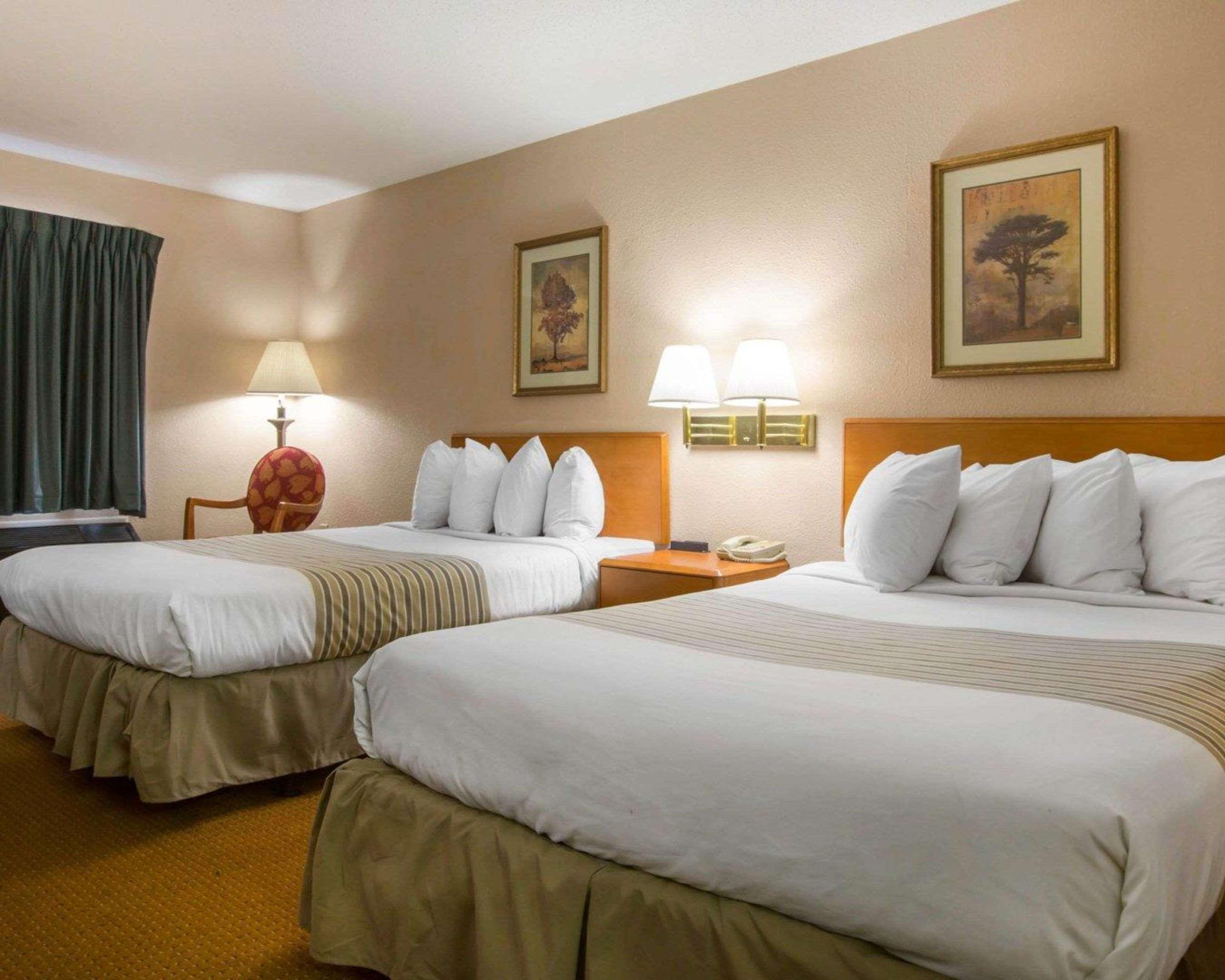 Econo Lodge Inn & Suites At Fort Moore Columbus Exteriér fotografie