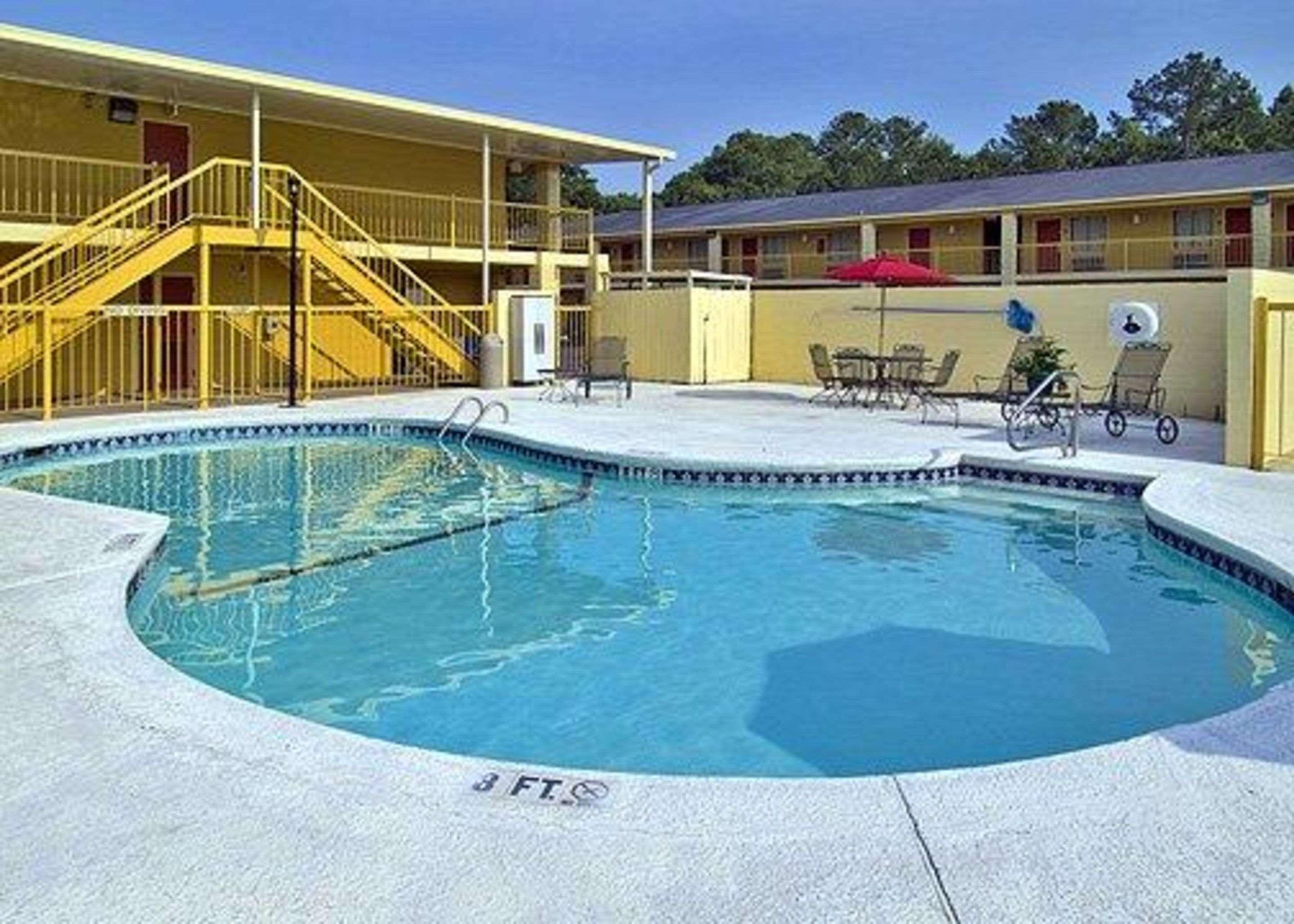 Econo Lodge Inn & Suites At Fort Moore Columbus Exteriér fotografie