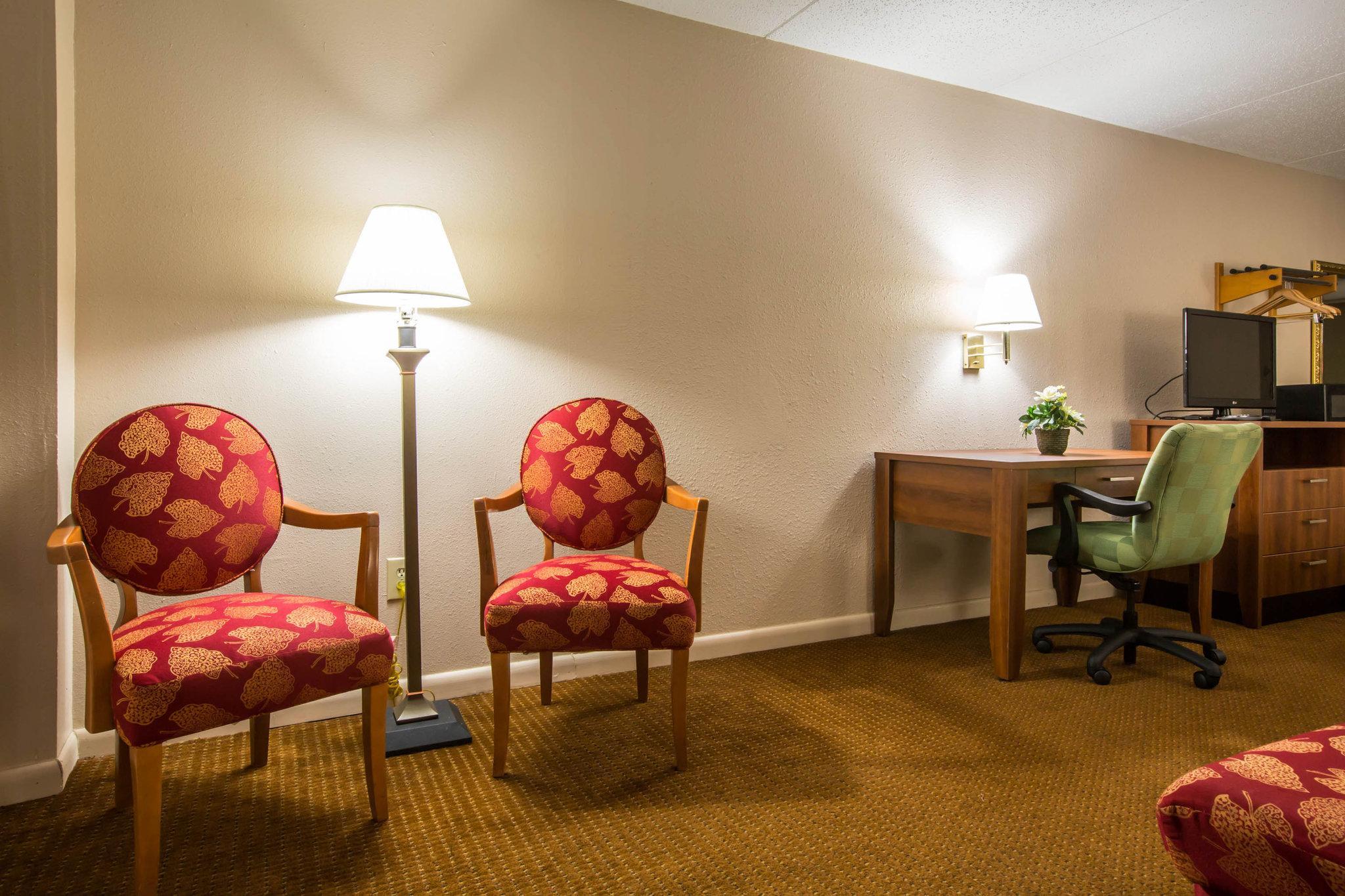 Econo Lodge Inn & Suites At Fort Moore Columbus Exteriér fotografie