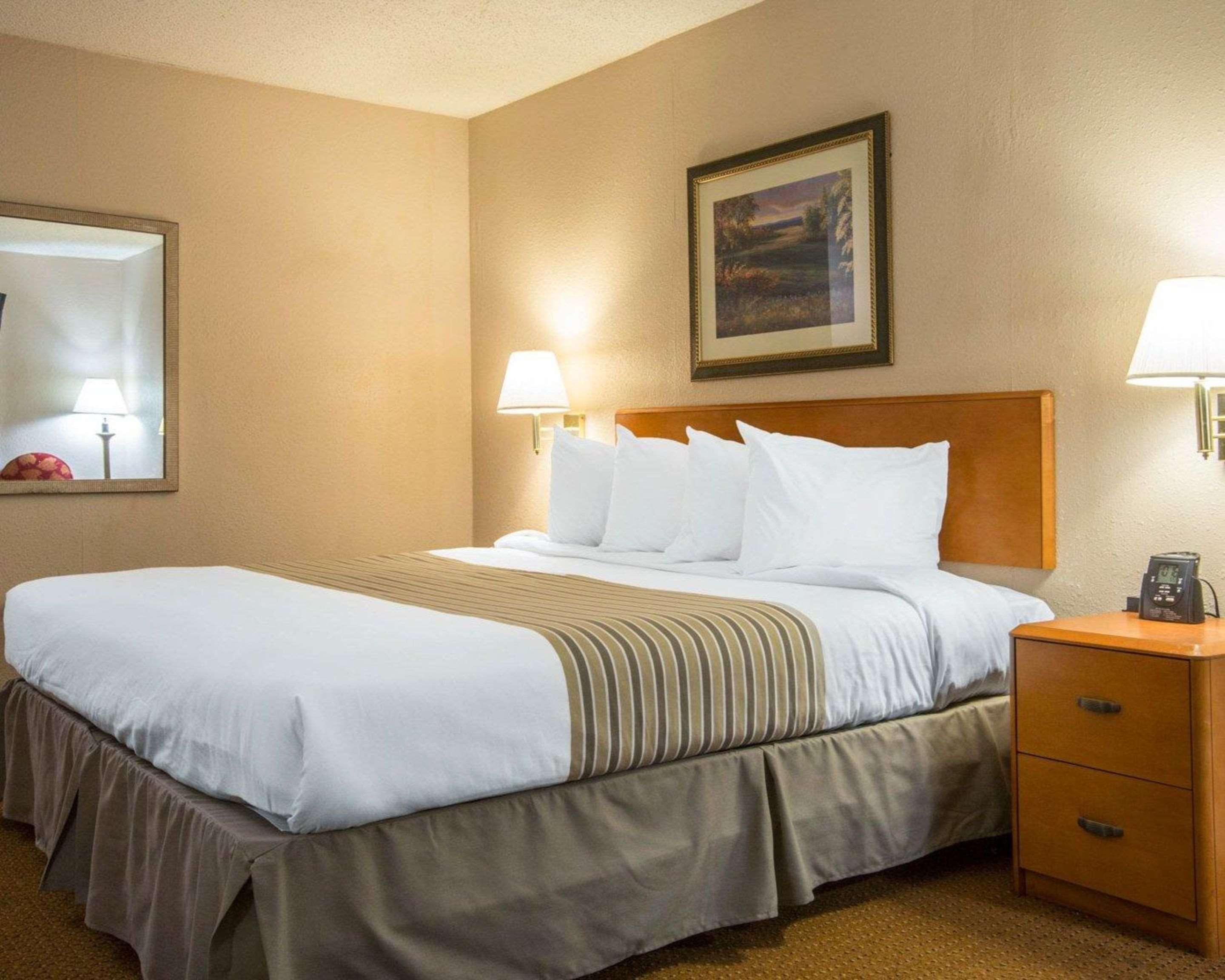 Econo Lodge Inn & Suites At Fort Moore Columbus Exteriér fotografie