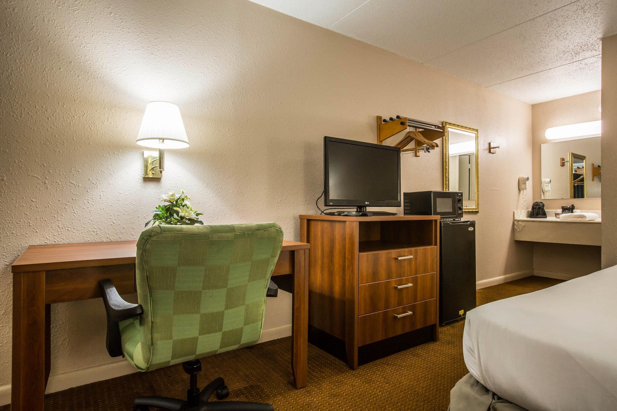 Econo Lodge Inn & Suites At Fort Moore Columbus Exteriér fotografie