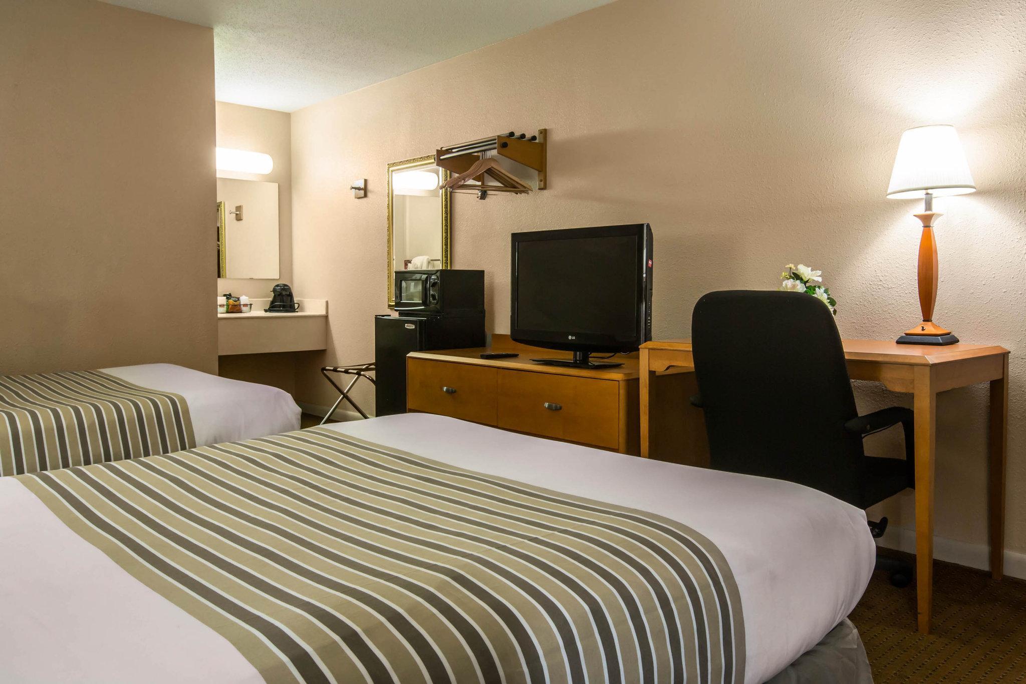 Econo Lodge Inn & Suites At Fort Moore Columbus Exteriér fotografie