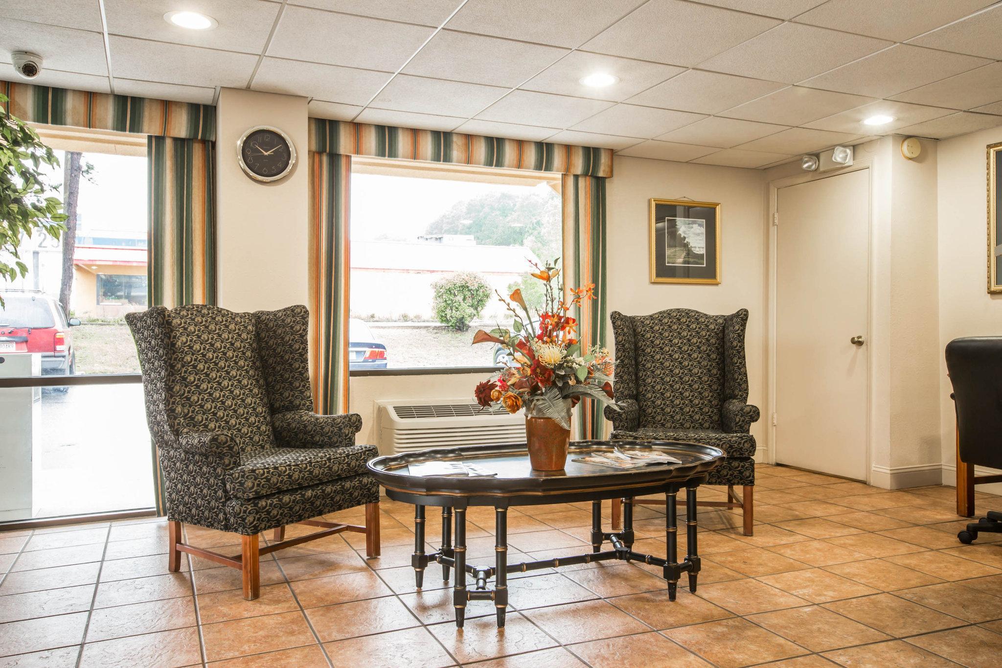 Econo Lodge Inn & Suites At Fort Moore Columbus Exteriér fotografie