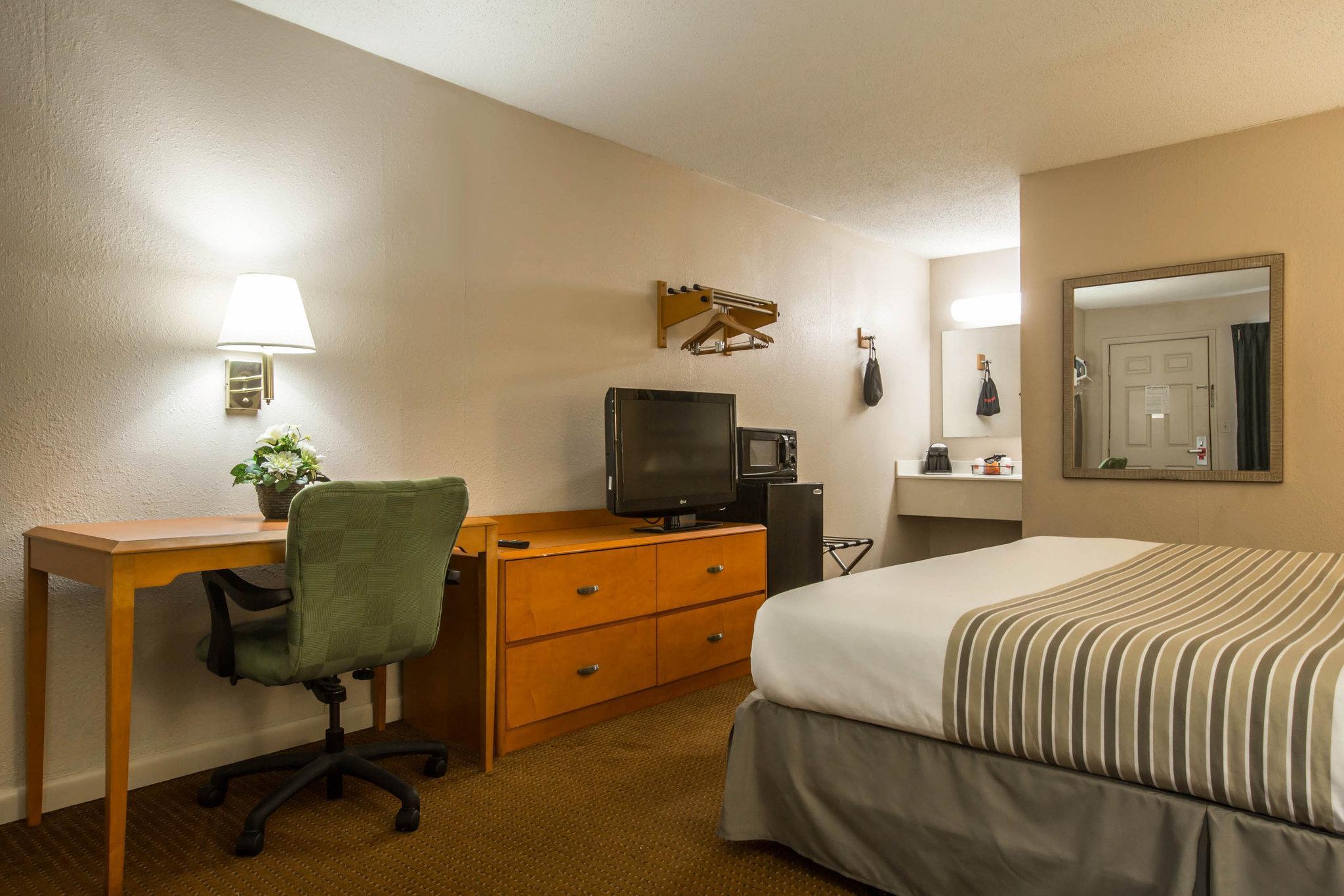 Econo Lodge Inn & Suites At Fort Moore Columbus Exteriér fotografie