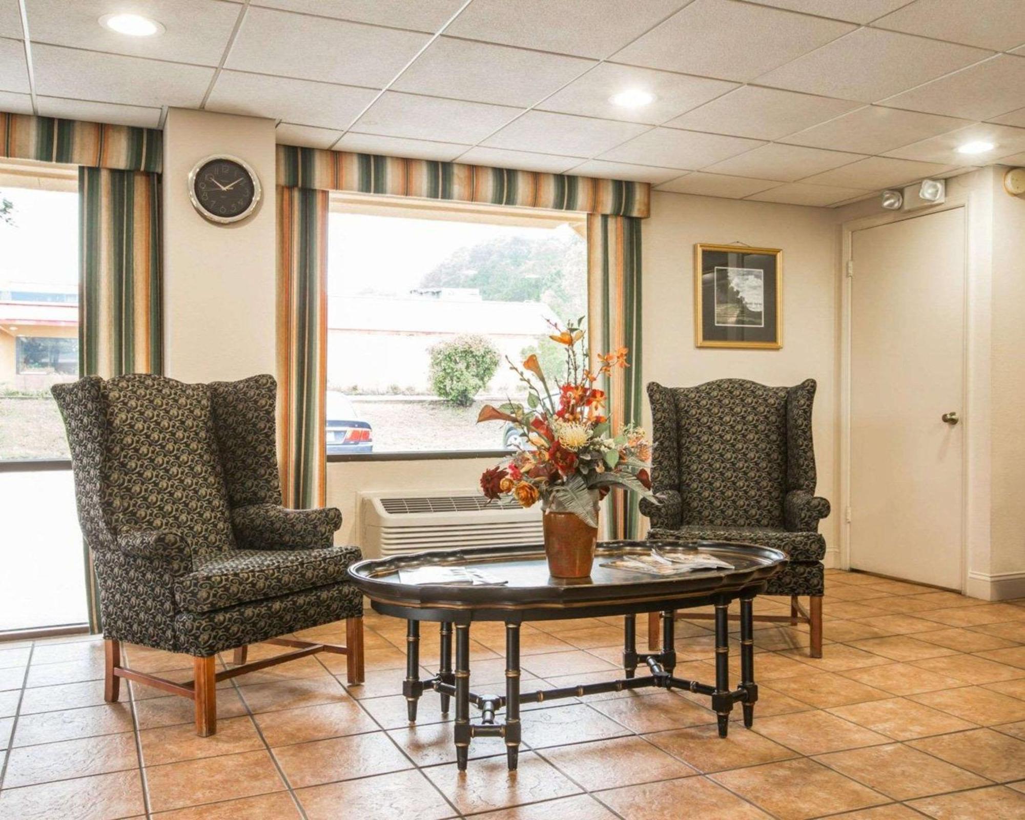 Econo Lodge Inn & Suites At Fort Moore Columbus Exteriér fotografie