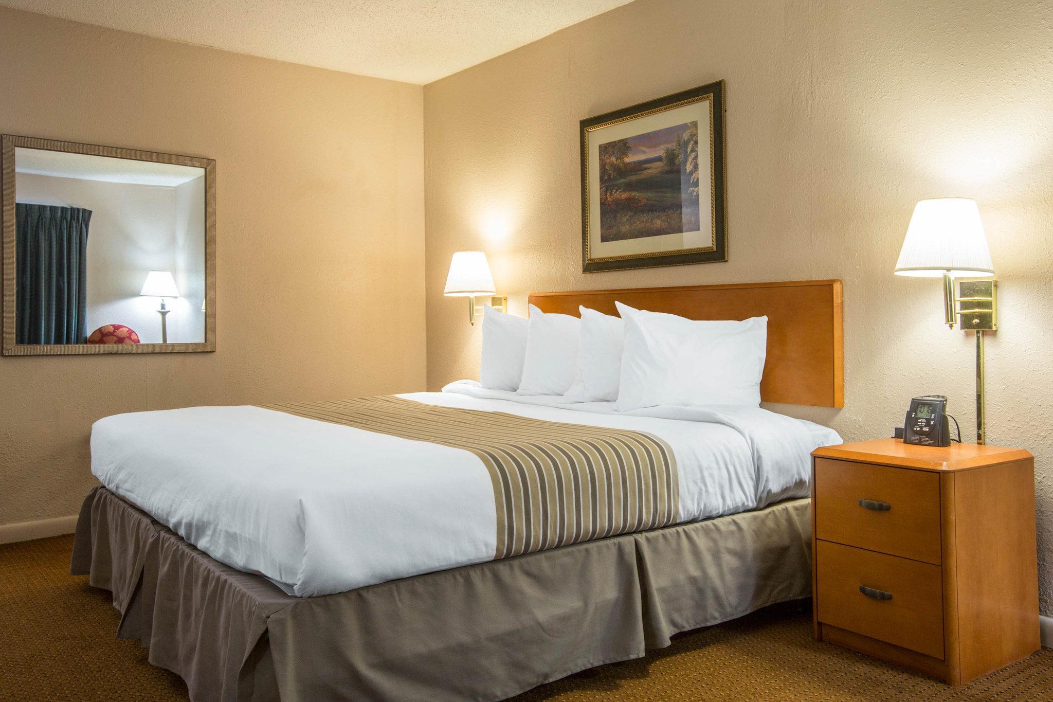 Econo Lodge Inn & Suites At Fort Moore Columbus Exteriér fotografie