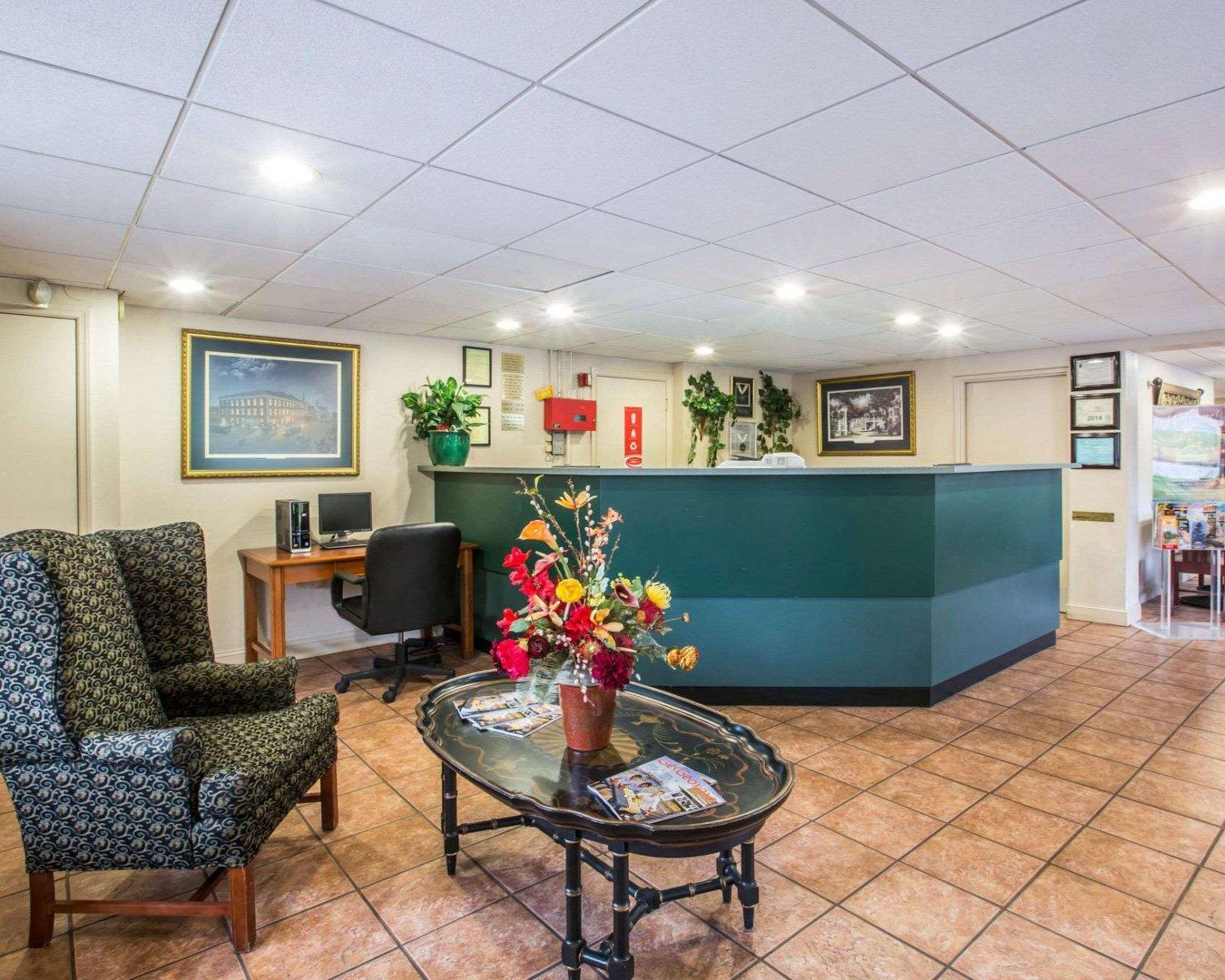 Econo Lodge Inn & Suites At Fort Moore Columbus Exteriér fotografie